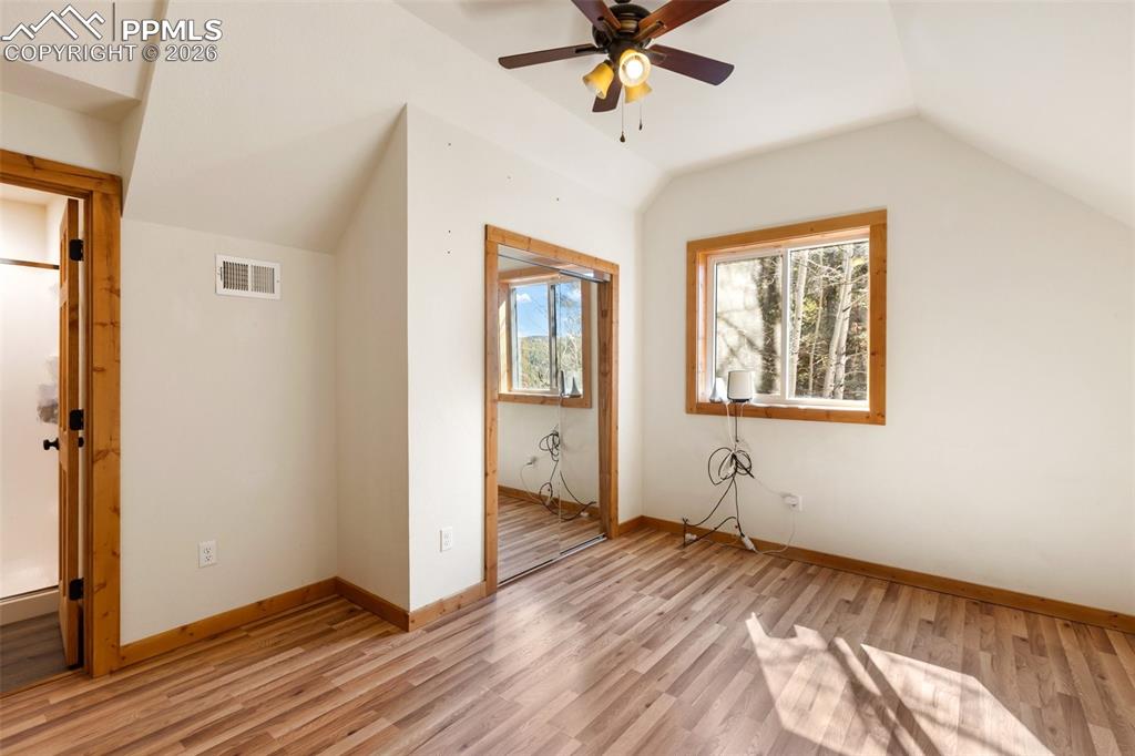 Image 40 of 50: Bedroom