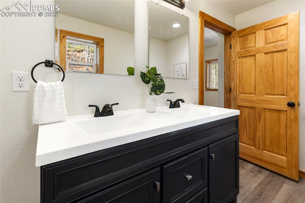 Image 42 of 50: Bathroom