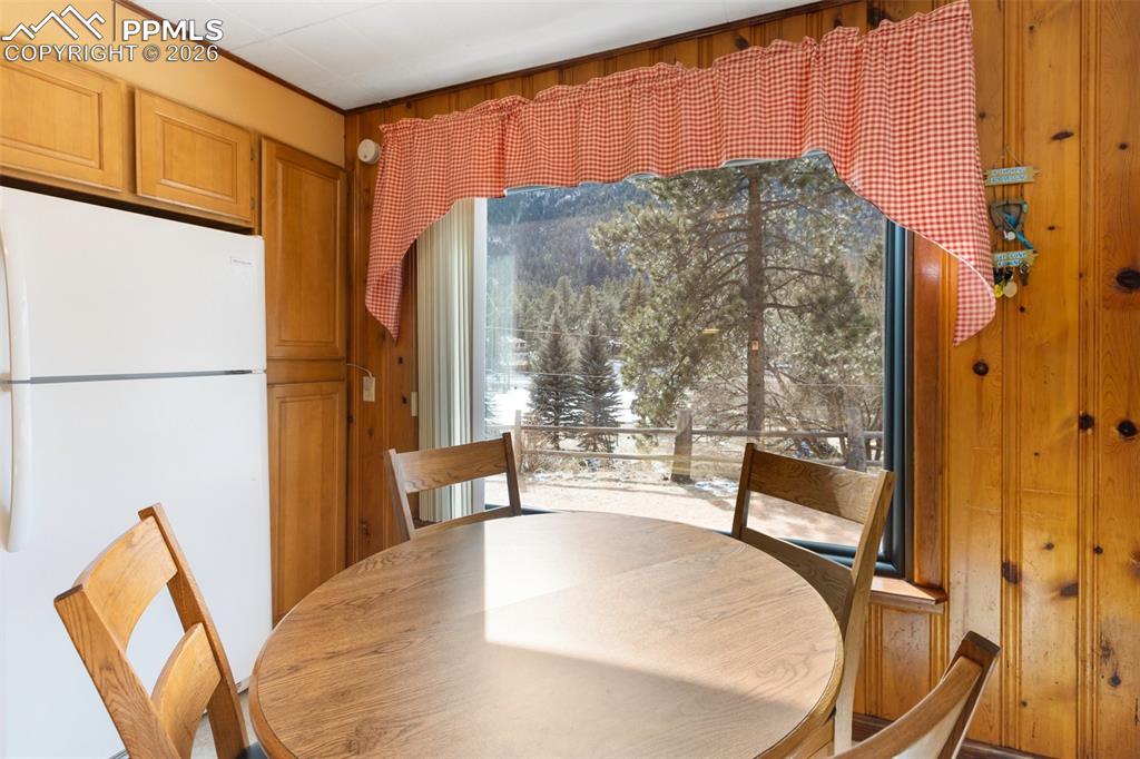 Image 12 of 35: Eat in Kitchen