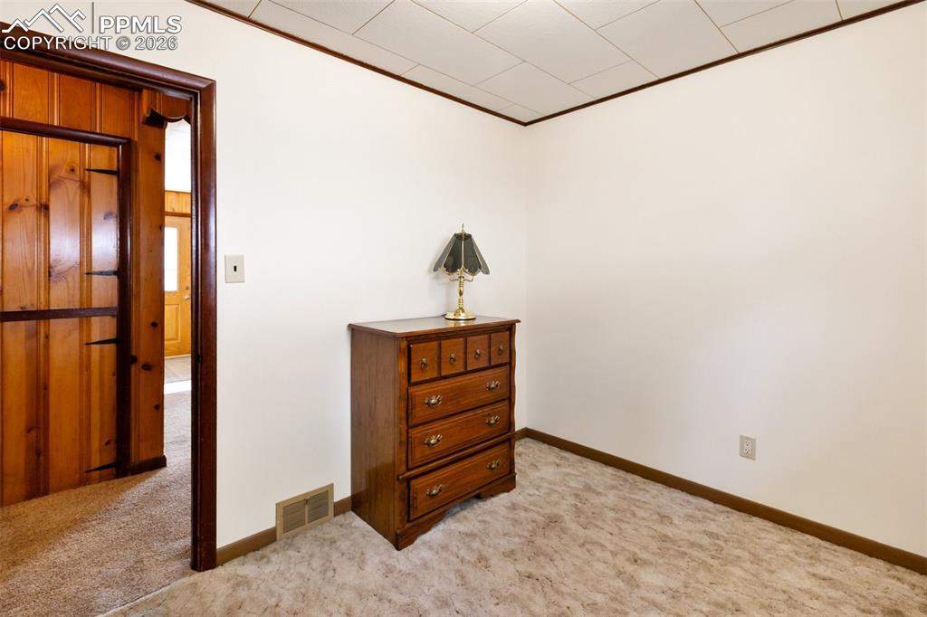 Image 22 of 35: Bedroom