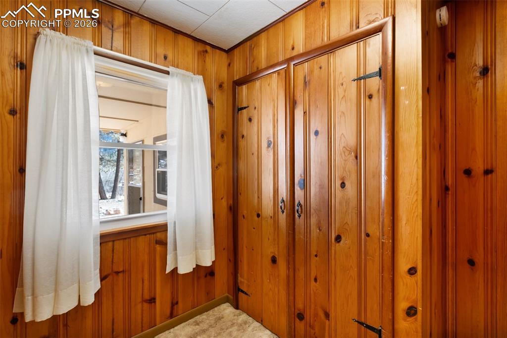 Image 25 of 35: Bedroom