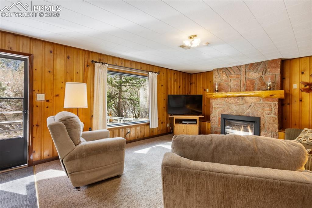 Image 6 of 35: Living Room