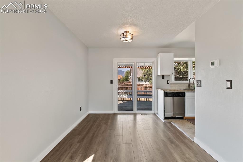 Image 11 of 25: Dining Area