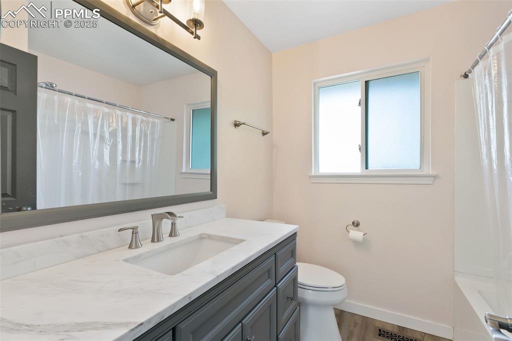 Image 17 of 25: Upstairs Bathroom