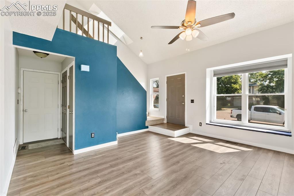 Image 8 of 25: Living Room
