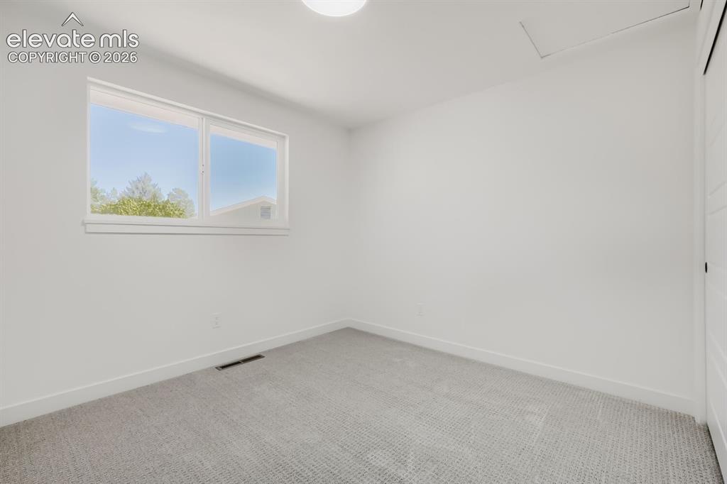 Image 14 of 23: Bedroom