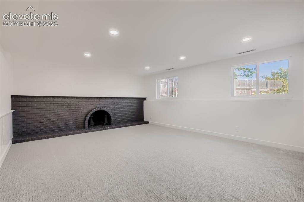Image 16 of 23: Family Room