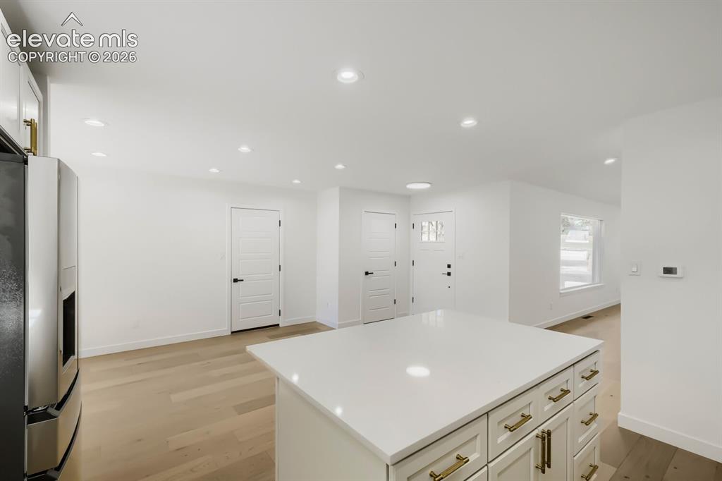 Image 6 of 23: Kitchen