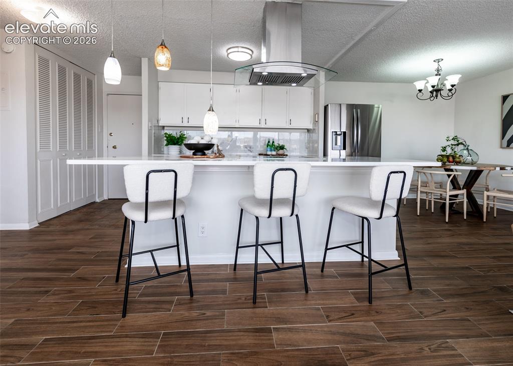 Image 10 of 47: Kitchen