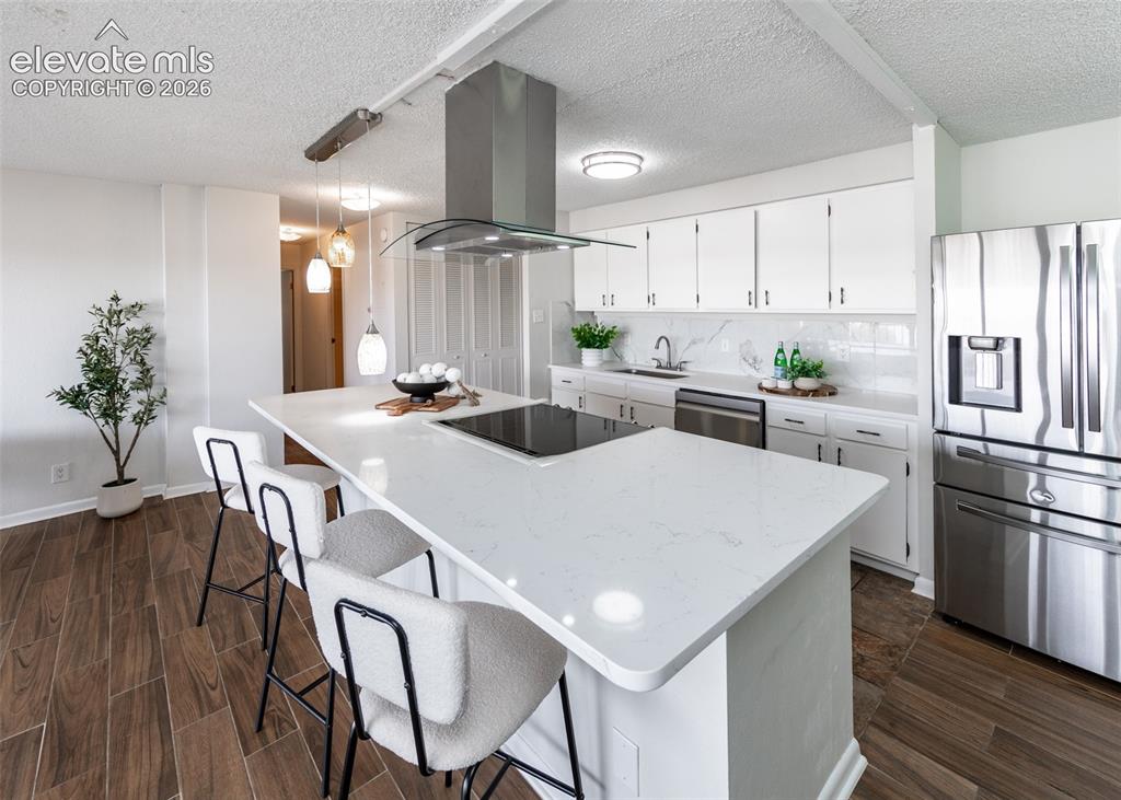 Image 12 of 47: Kitchen