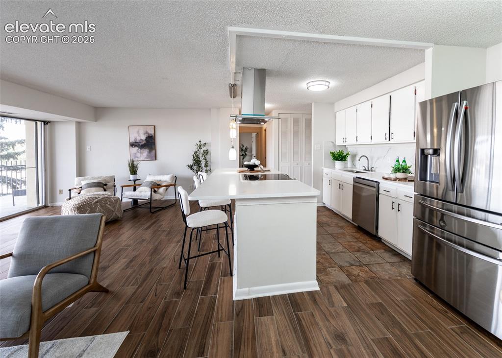 Image 13 of 47: Kitchen