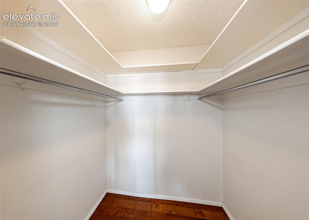 Image 34 of 47: Closet