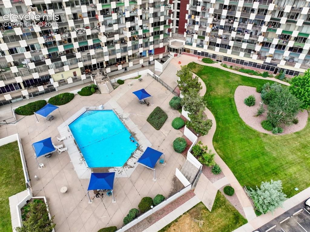 Image 44 of 47: Pool