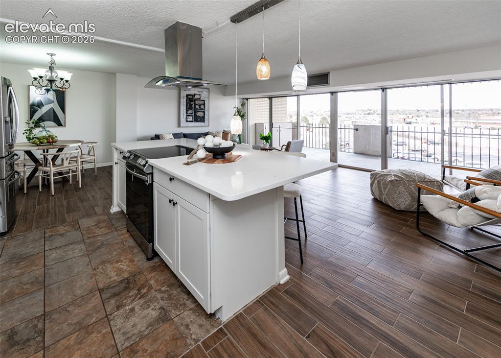 Image 6 of 47: Kitchen