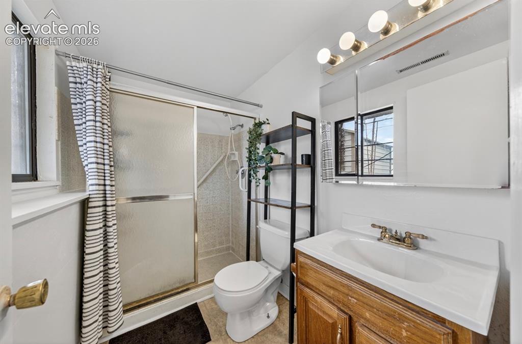 Image 17 of 23: Bathroom