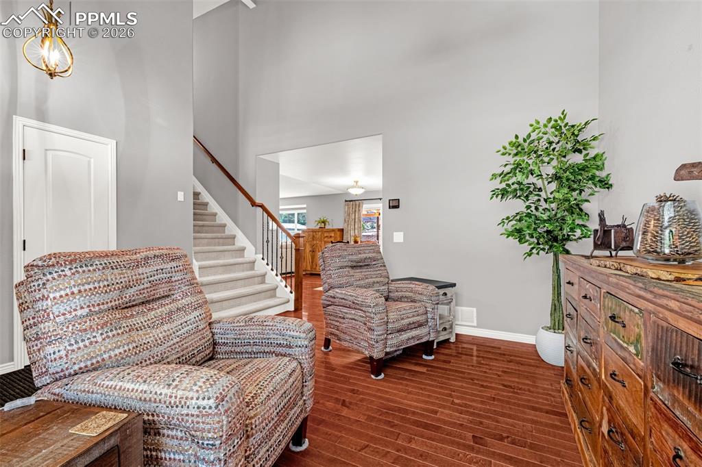 Image 13 of 46: Sitting Room