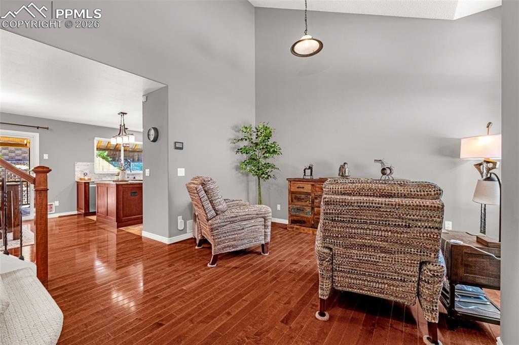 Image 15 of 46: Sitting Room