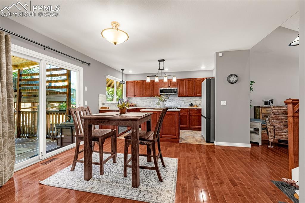 Image 3 of 46: Dining Area