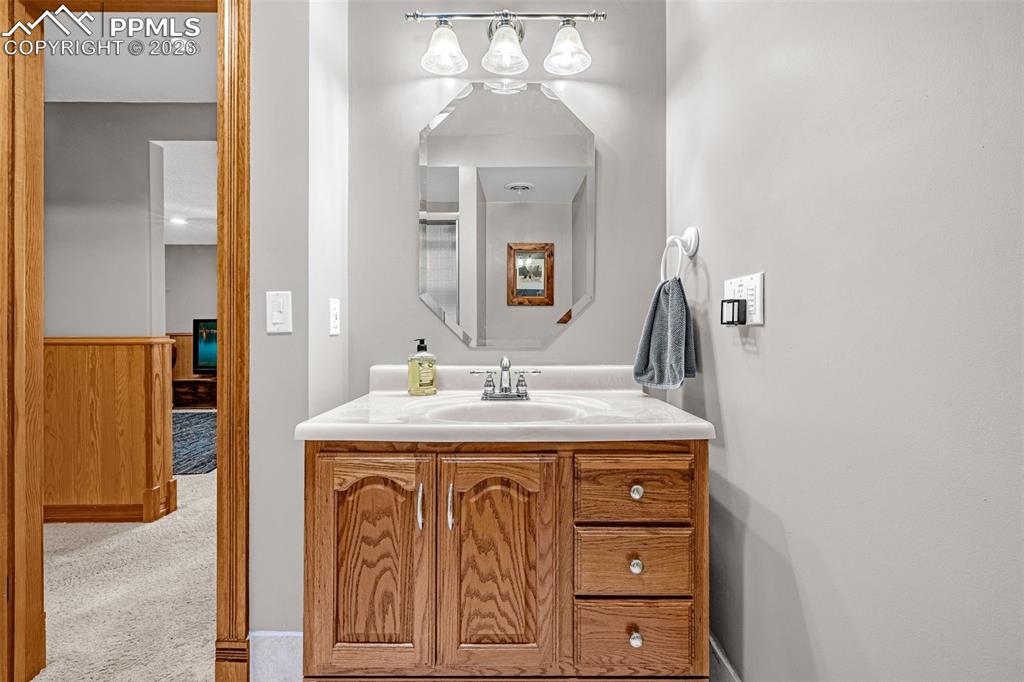 Image 32 of 46: Bathroom