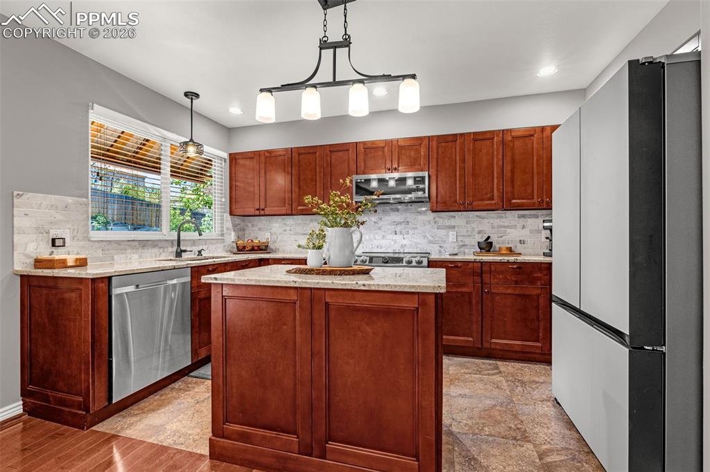 Image 5 of 46: Kitchen
