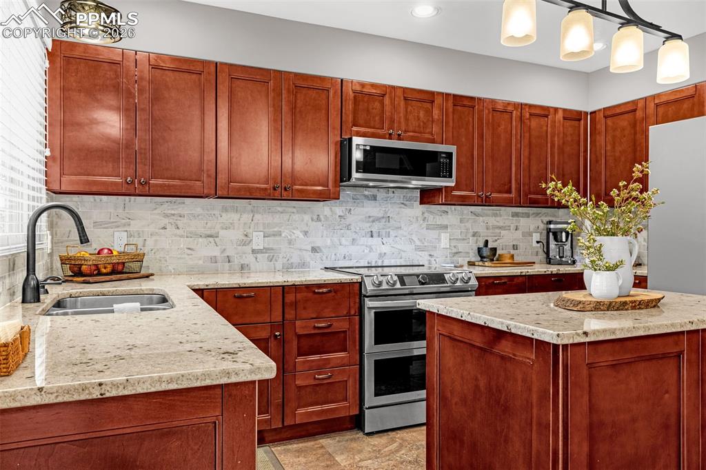 Image 6 of 46: Kitchen