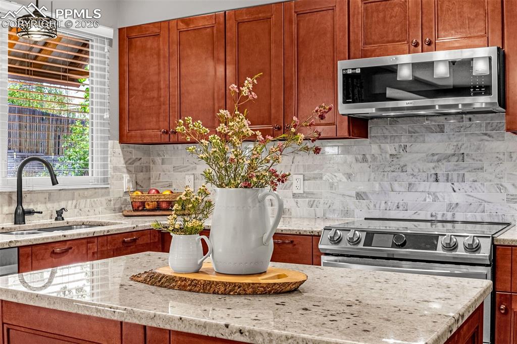 Image 7 of 46: Kitchen