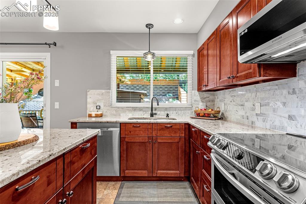 Image 8 of 46: Kitchen