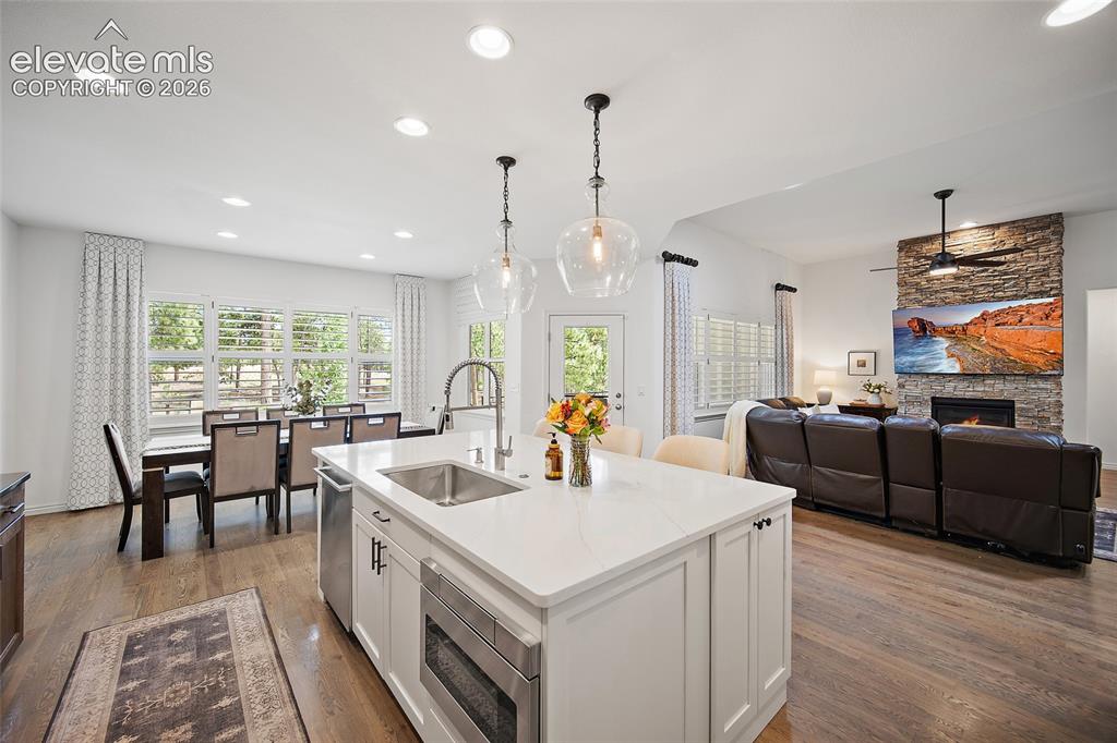 Image 11 of 50: Kitchen