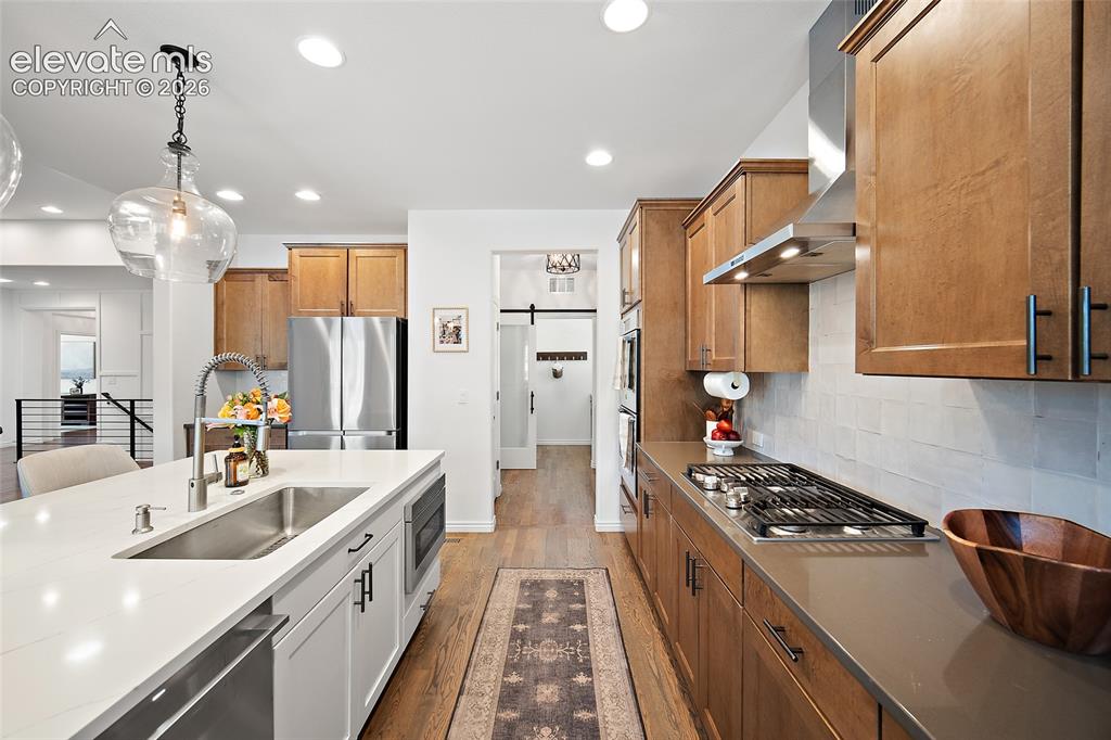 Image 15 of 50: Kitchen