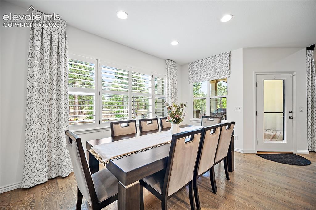 Image 18 of 50: Dining Area