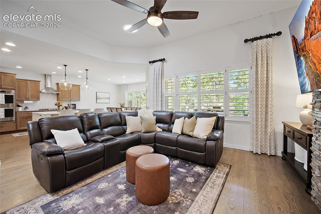 Image 9 of 50: Living Room