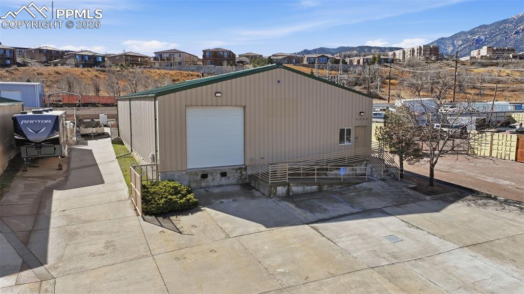 Caption: Front and side acces