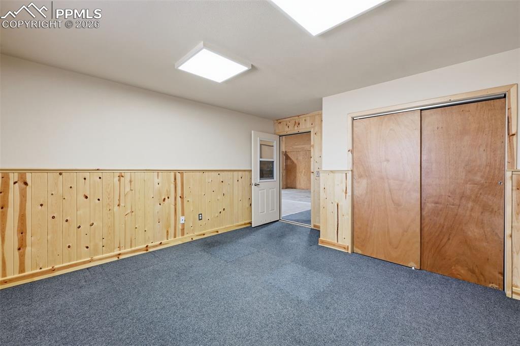 Image 5 of 34: Entry