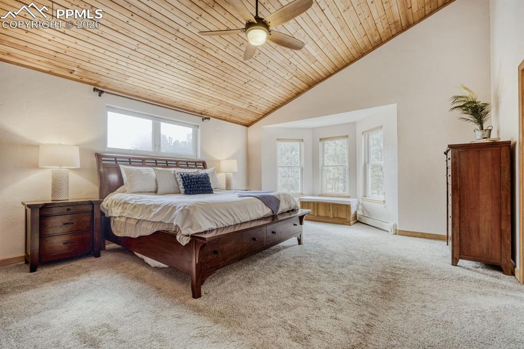 Image 19 of 32: Bedroom