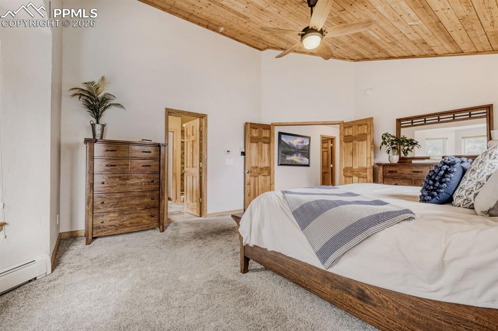 Image 20 of 32: Bedroom