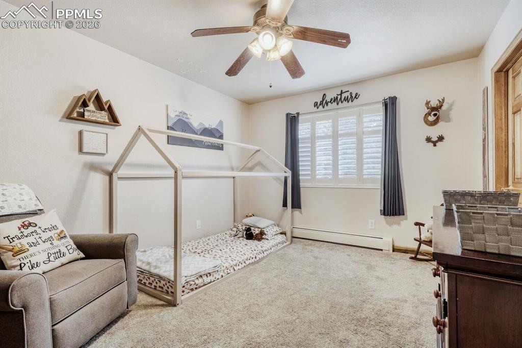 Image 24 of 32: Bedroom