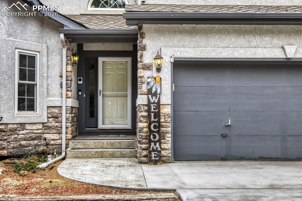 Image 4 of 32: Entry