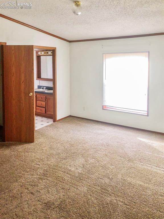 Image 9 of 27: Bedroom