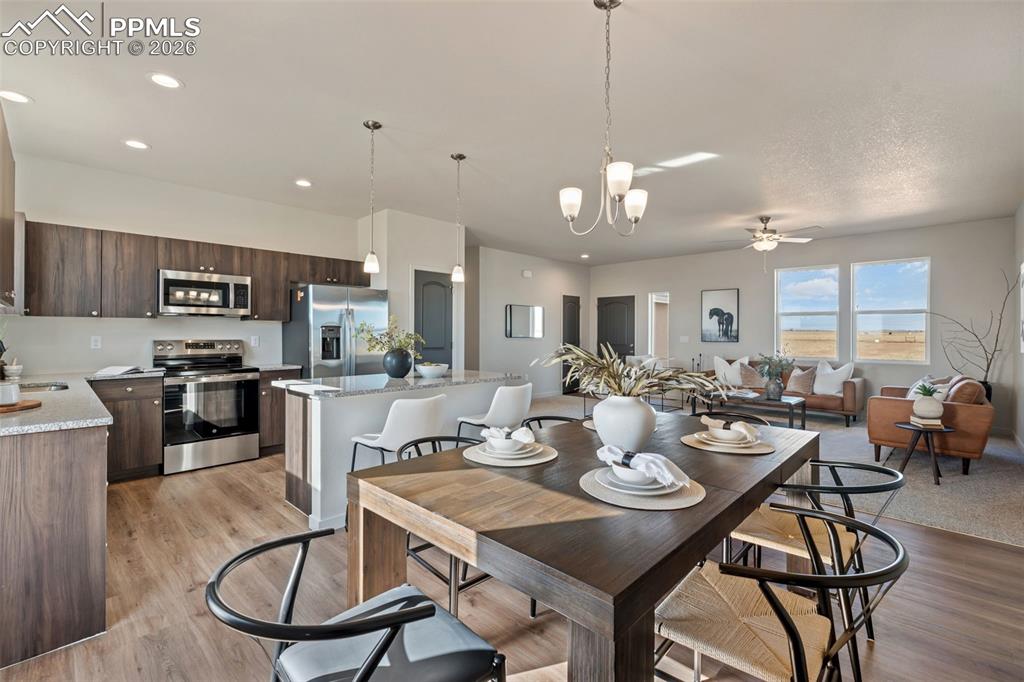 Image 14 of 35: Dining Area