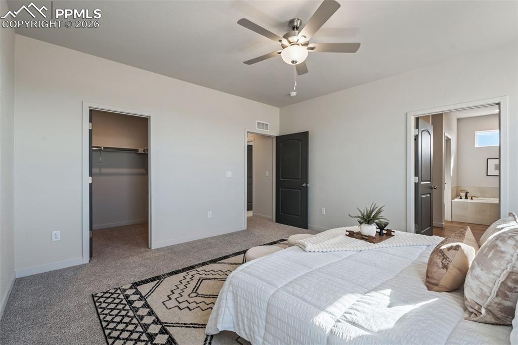 Image 17 of 35: Bedroom