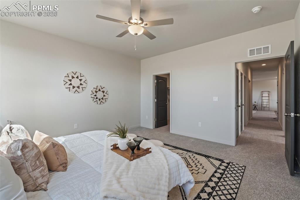 Image 22 of 35: Bedroom