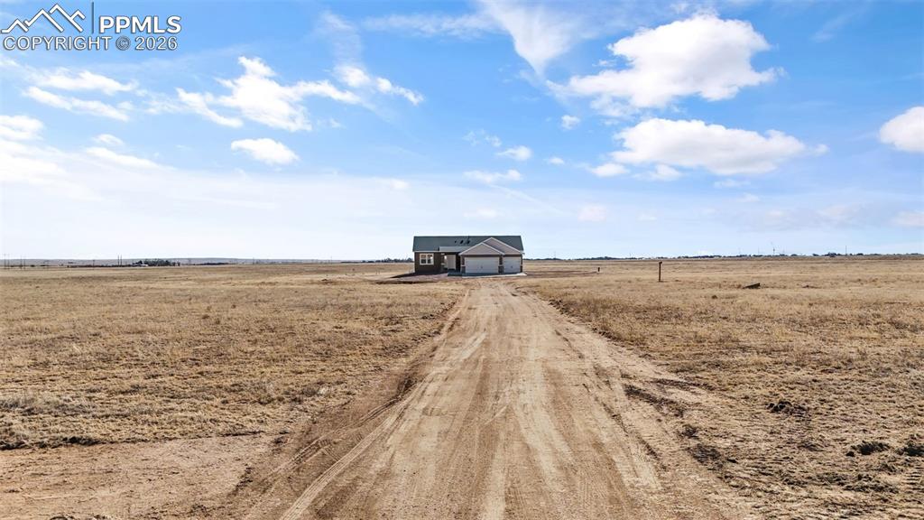 Image 31 of 35: Yard