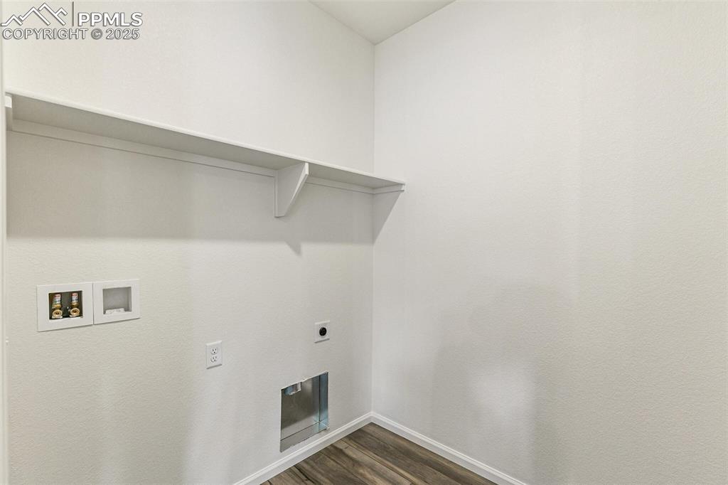 Image 28 of 35: Laundry