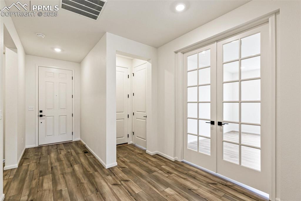 Image 3 of 35: Entry