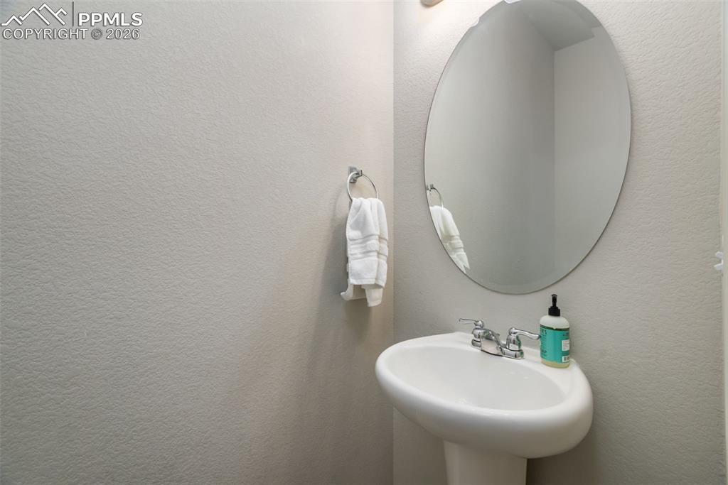 Image 14 of 38: Bathroom