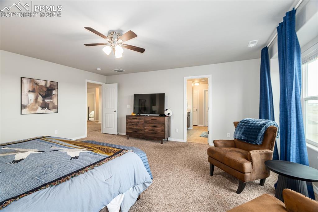 Image 18 of 38: Bedroom