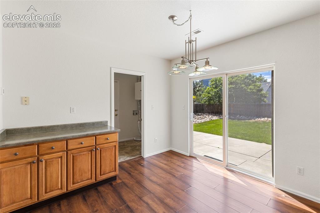 Image 17 of 37: Dining Area