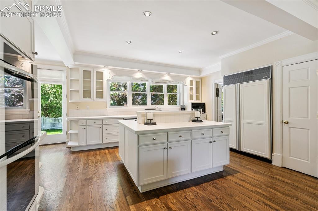 Image 14 of 47: Kitchen