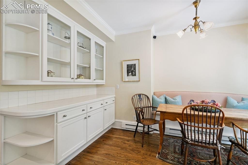 Image 20 of 47: Dining Area