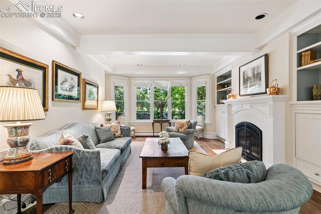 Image 21 of 47: Family Room